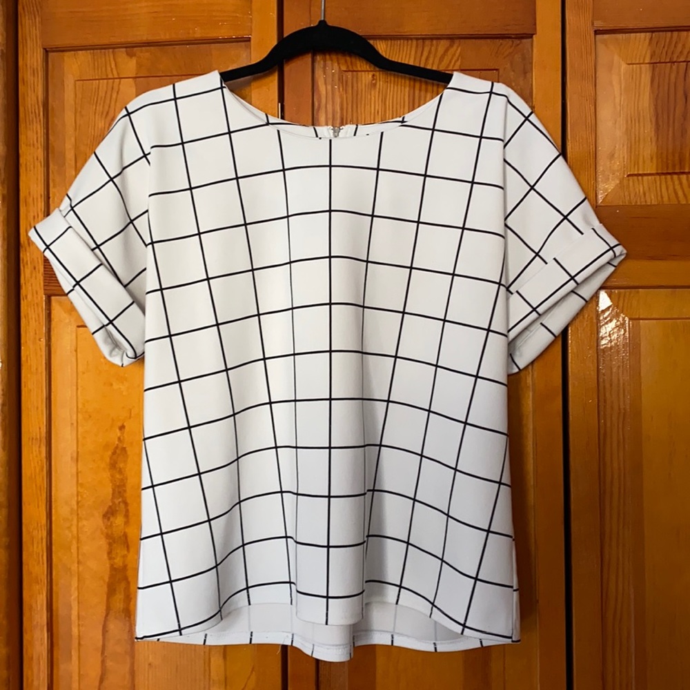 Melloday White and Black Grid Box Top